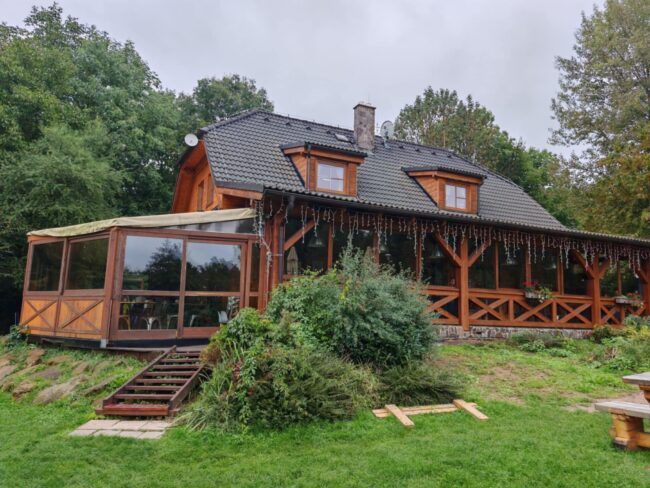zastavka_exterier Zastavka u Srubu Kvizour